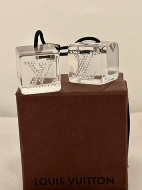 Louis Vuitton Crystal Hair Cubes, Collectable, like New! In original box